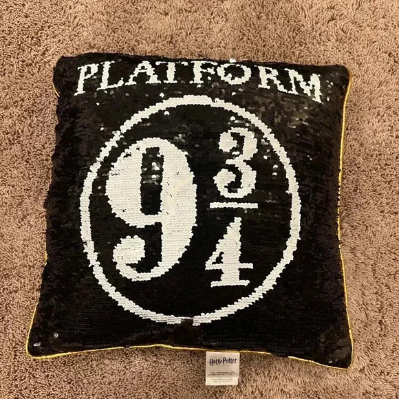 Harry Potter glasses 9 3/4 platform flipsy flip sequin pillow black 15.5 x 15.5 - Picture 3 of 11